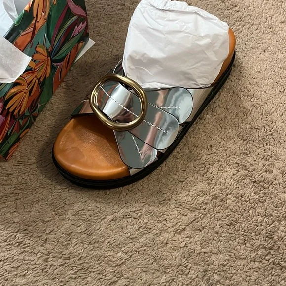 Silver Daisy Slide Sandal - Picture 4 of 6